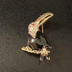 Elegant Black and Gold Toucan Brooch